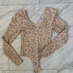 BB Dakota by Steve Madden Beige Leopard-Print V-Neck Long Sleeve Bodysuit